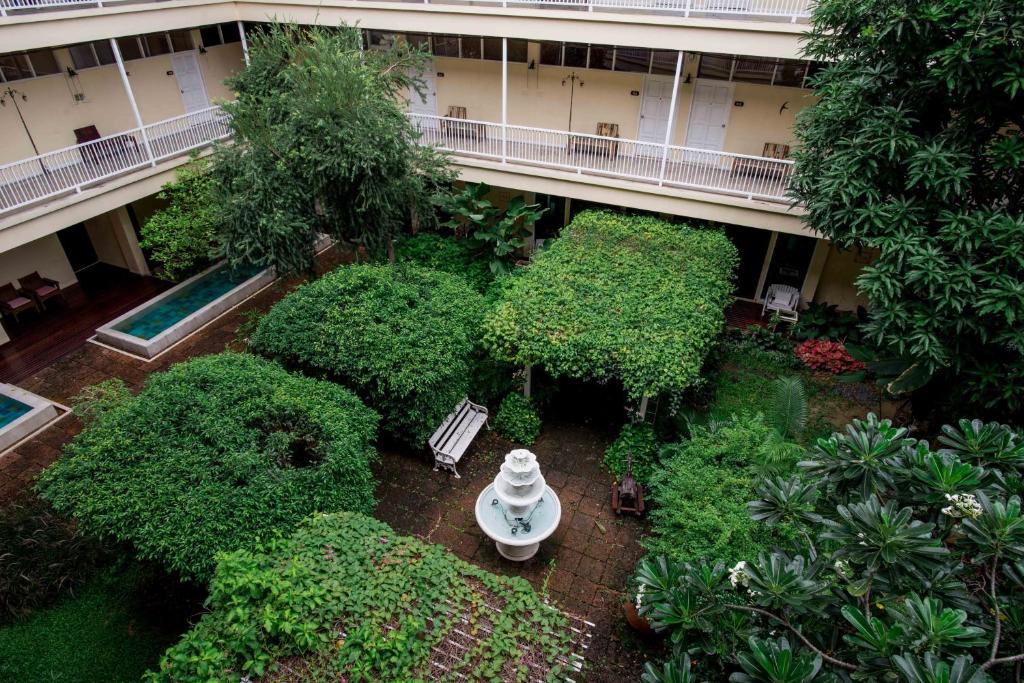 Feung Nakorn Balcony Rooms and Cafe - image 4