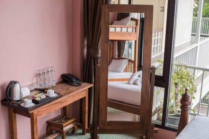 Feung Nakorn Balcony Rooms and Cafe - image 9