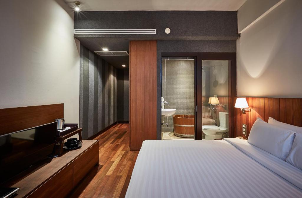 Luxx Hotel - image 7