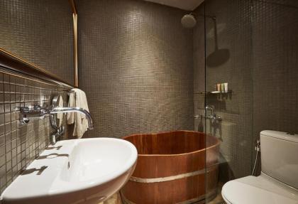 Luxx Hotel - image 8