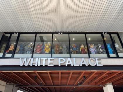 White Palace Hotel - image 1