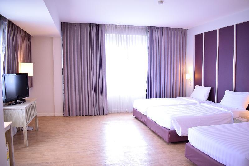 Trang Hotel Bangkok - image 2