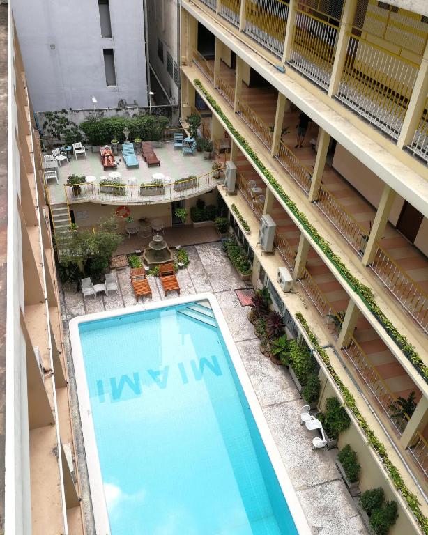 Miami Hotel Bangkok - image 2