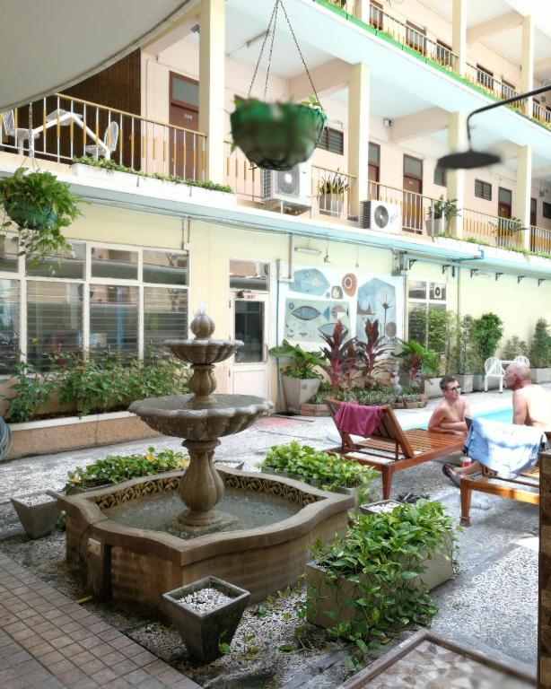 Miami Hotel Bangkok - image 6
