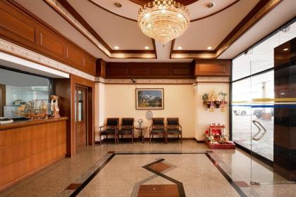 L.A. Tower Hotel - image 13
