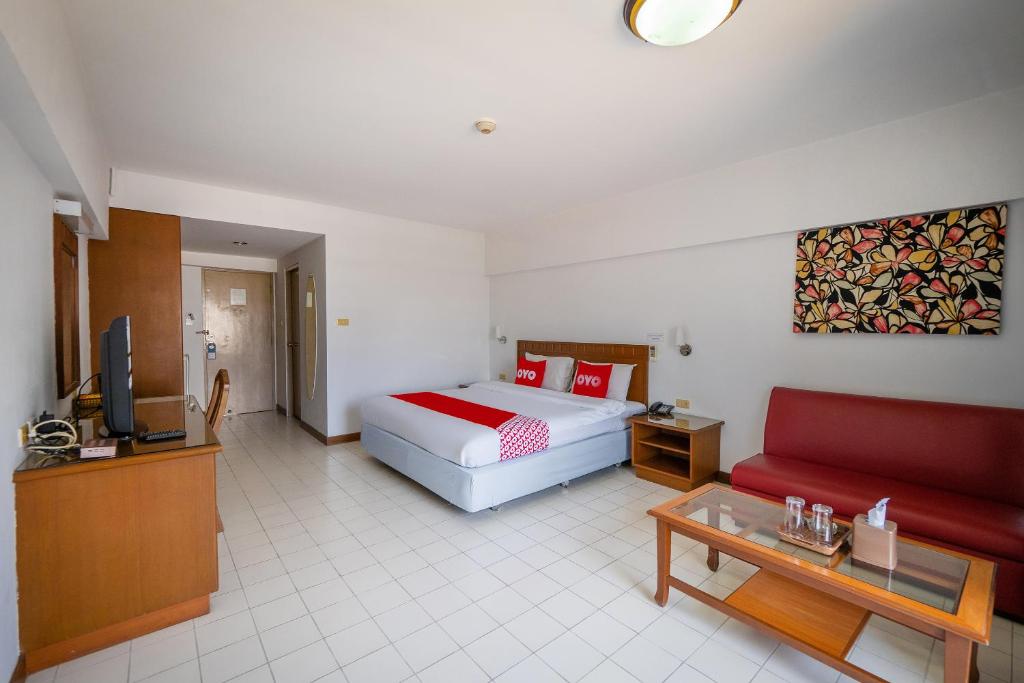 L.A. Tower Hotel - image 6