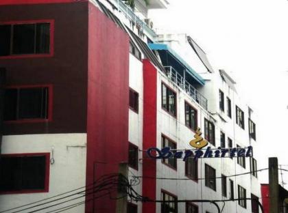 Sapphire Hotel - image 1