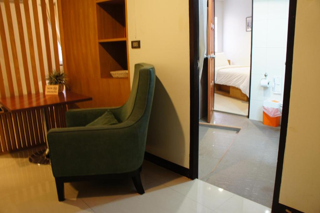 Ratchadamnoen Residence - image 4