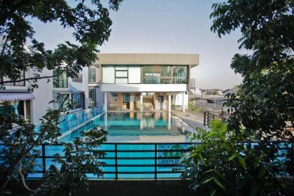 Fullrich Residence - image 2
