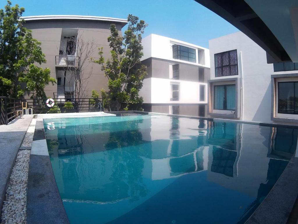 Fullrich Residence - image 3