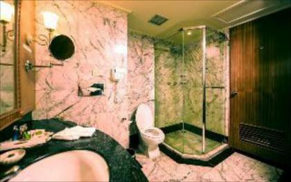 Montien Riverside Hotel - image 2