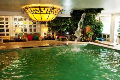Diamond City Hotel - image 18