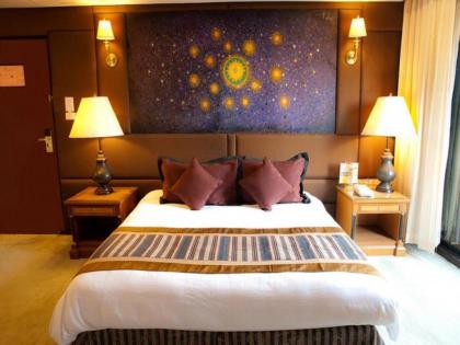 Diamond City Hotel - image 2