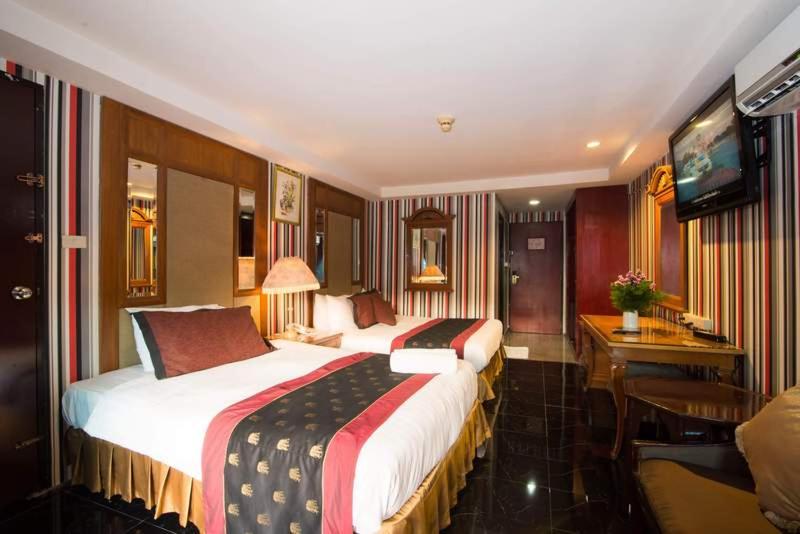 Diamond City Hotel - image 5