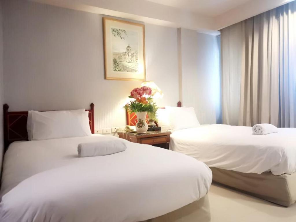 Diamond City Hotel - image 7