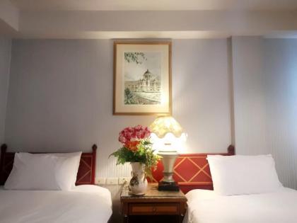 Diamond City Hotel - image 9