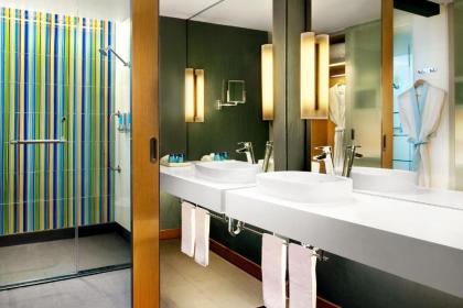 Aloft Bangkok - Sukhumvit 11 - image 10