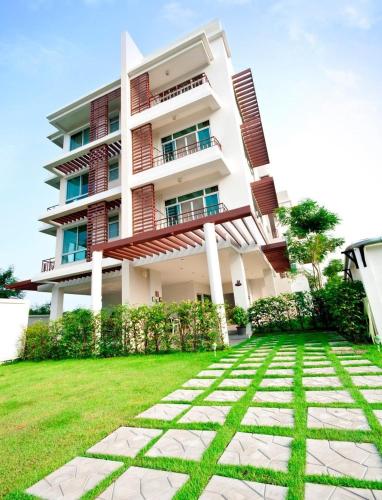 The Meet Green Apartment - main image