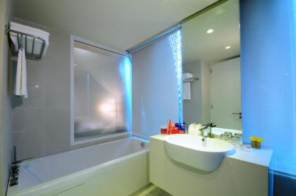 Citrus Sukhumvit 13 Nana Bangkok by Compass Hospitality (SHA Extra Plus) - image 2