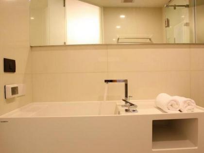 Marvin Suites Hotel - image 10