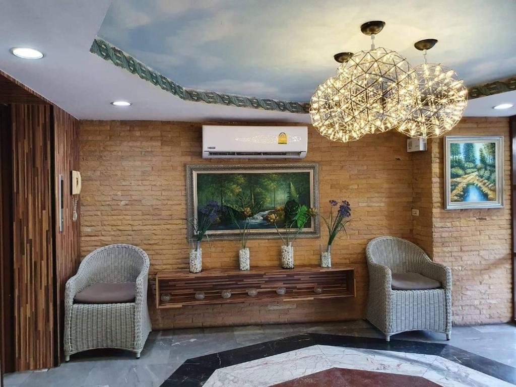 The Montana Lodge - Sathorn - image 3