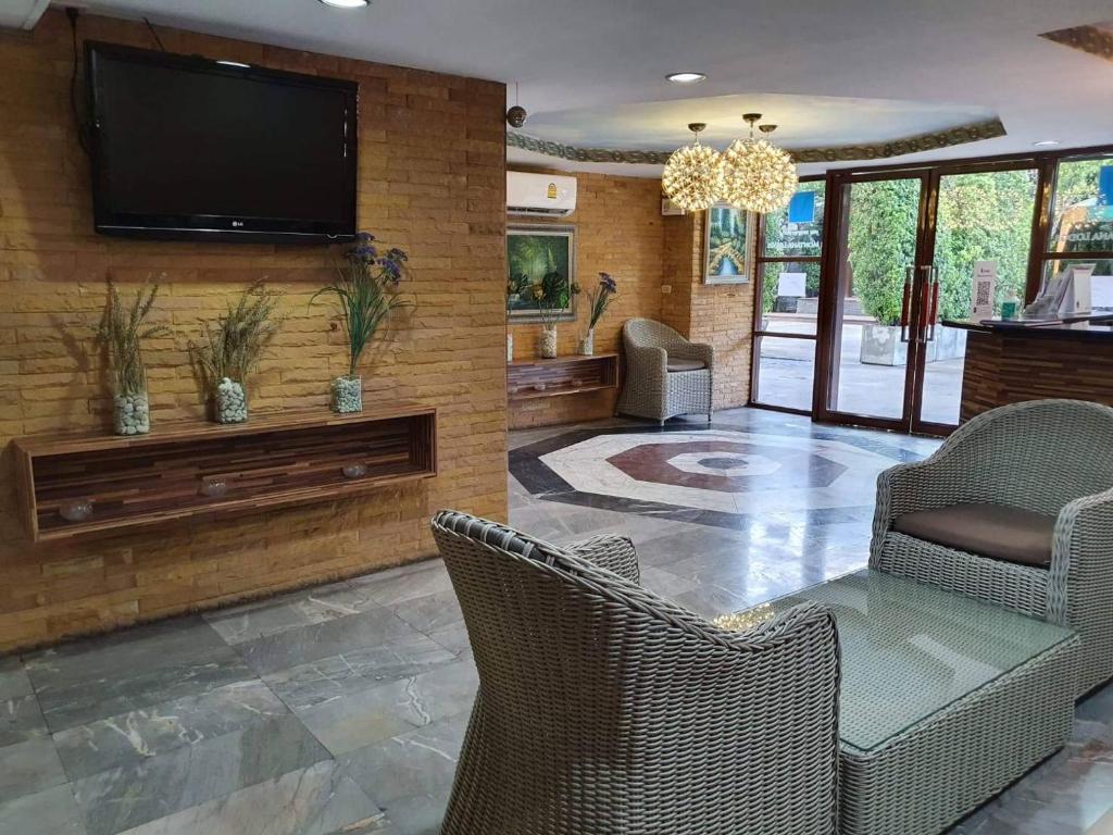 The Montana Lodge - Sathorn - image 4