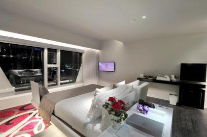 Mode Sathorn Hotel - image 2