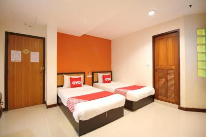 OYO 482 Pannee Lodge Khaosan - image 17