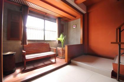 OYO 482 Pannee Lodge Khaosan - image 3
