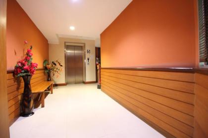 OYO 482 Pannee Lodge Khaosan - image 4