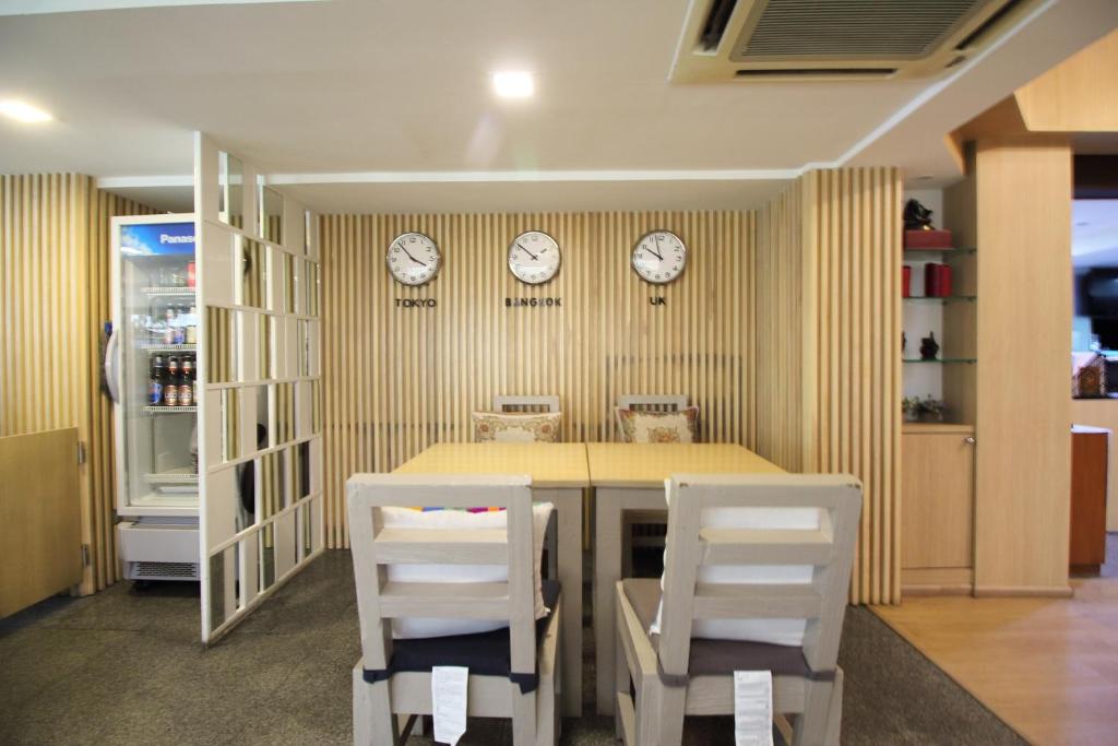 OYO 482 Pannee Lodge Khaosan - image 6