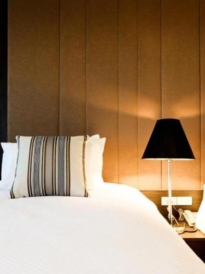 Crystal Suites Suvarnabhumi Airport - image 18