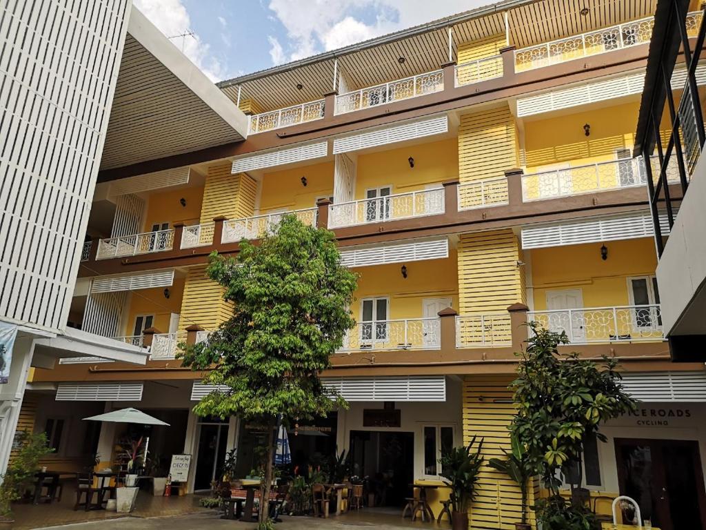 Sri Krungthep Hotel - main image