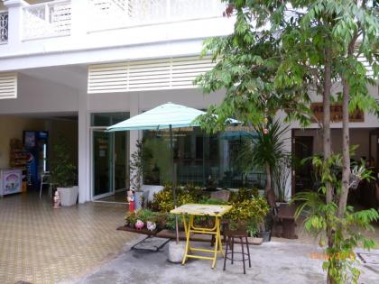 Sri Krungthep Hotel - image 2