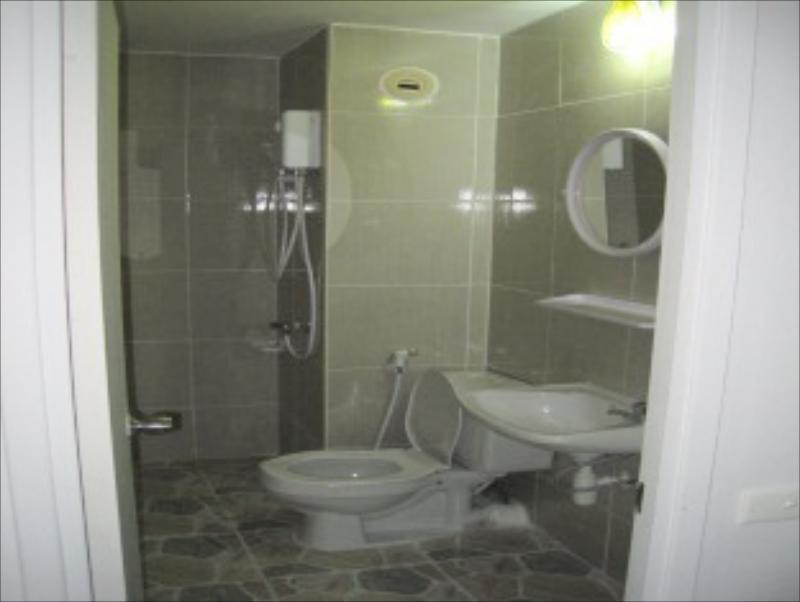 DMK Donmueang Guesthouse - image 5