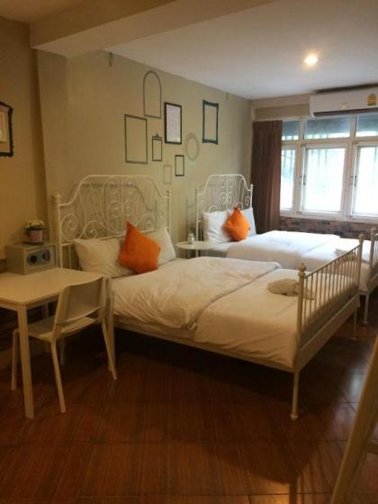 VX The Fifty Hostel - image 2