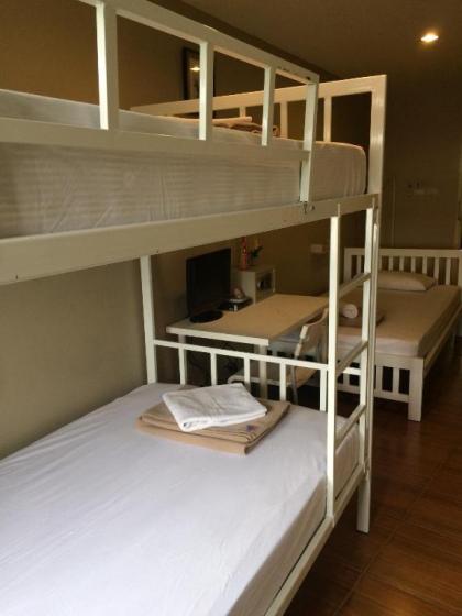 VX The Fifty Hostel - image 8