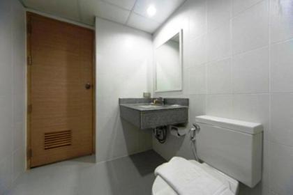 Gateway Hotel - image 11