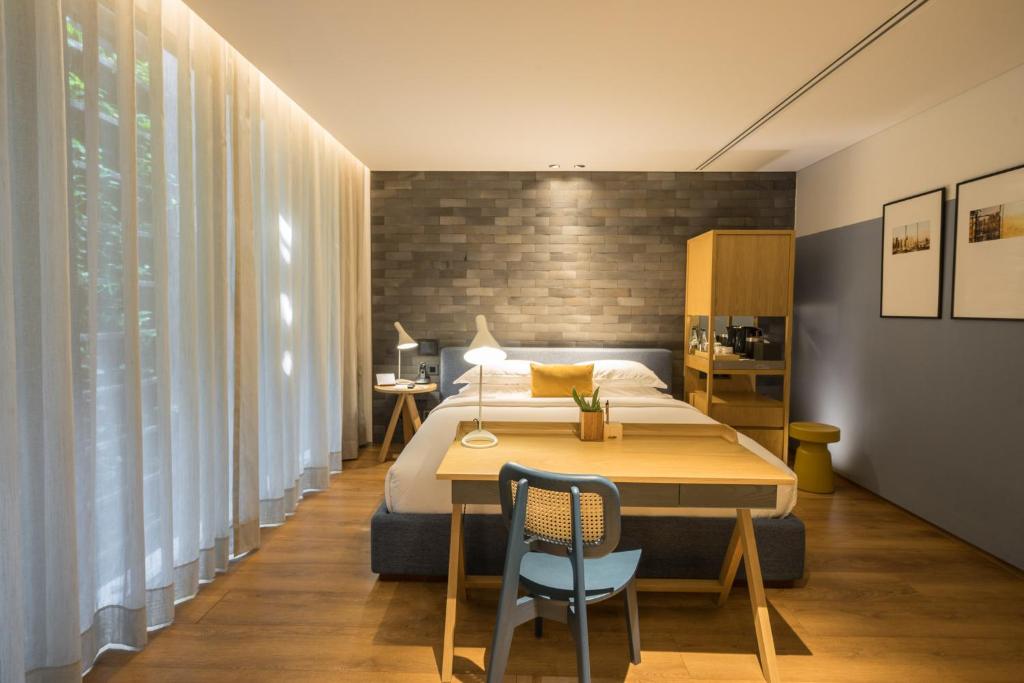 Ad Lib Bangkok - image 2
