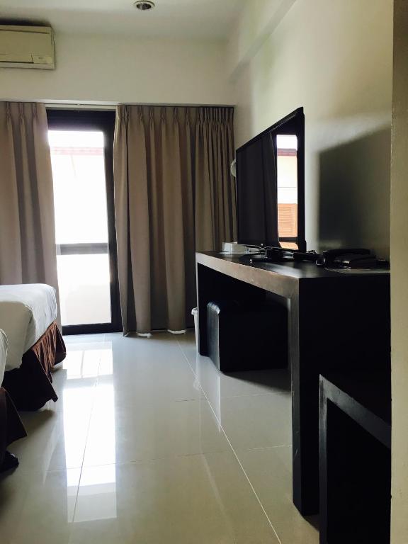 Uma Residence - image 5