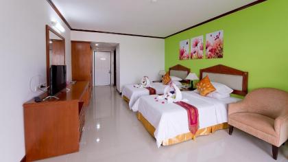 Pinehurst golf club and hotel Bangkok 