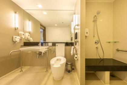 Holiday Inn Express Bangkok Sathorn - image 8