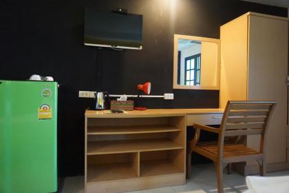 Bangkok Travel Suites Hotel - image 10