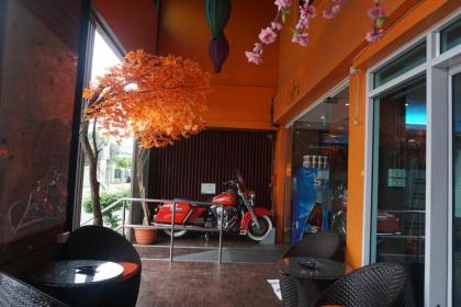 Bangkok Travel Suites Hotel - image 8