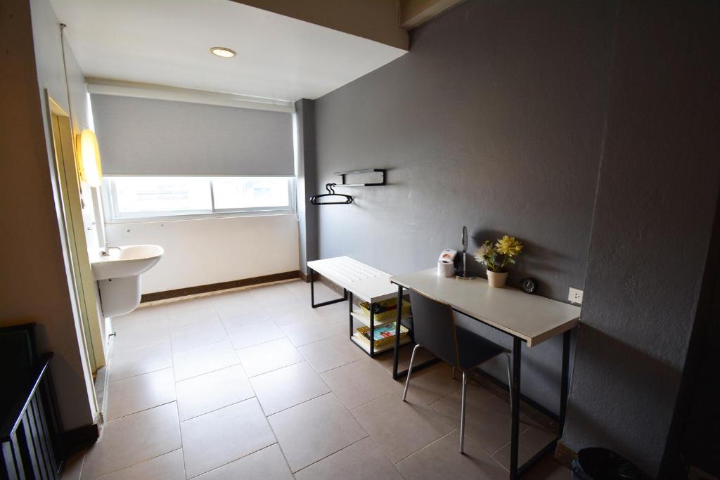 Riverview Residence - image 4