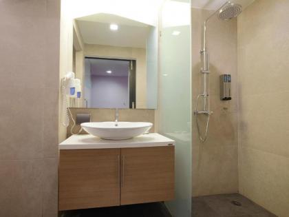 The Xtreme Hotel - image 17