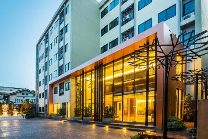 Aim House Bangkok Hotel (SHA Certified)