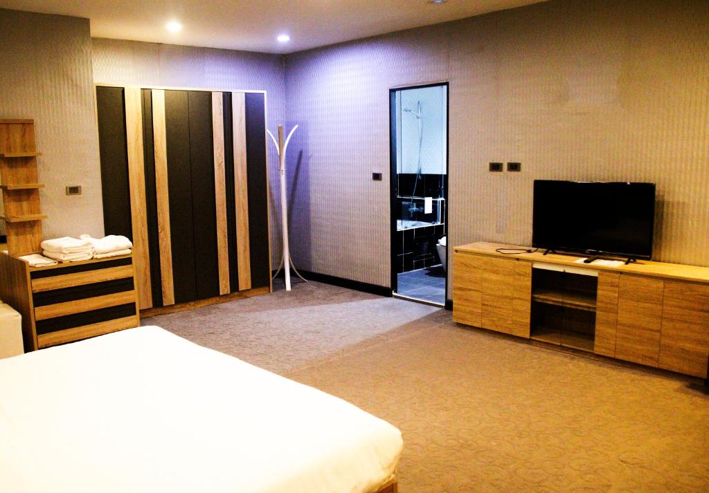 Sakura Sky Residence - image 3