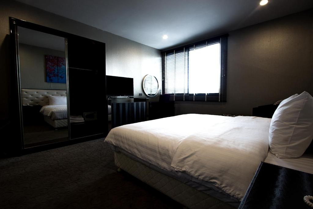 Sakura Sky Residence - image 7