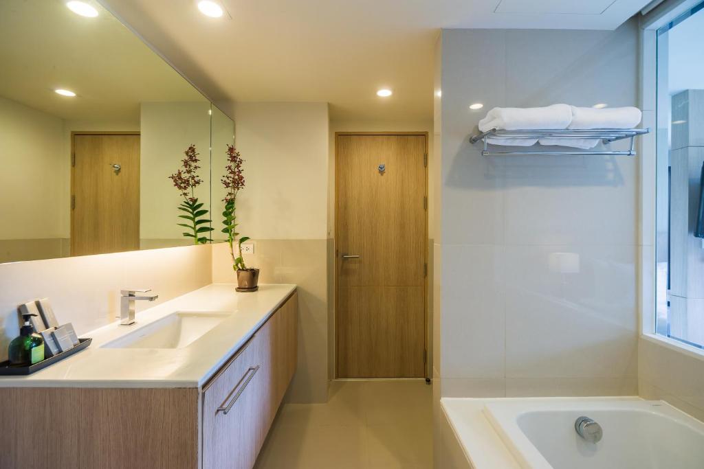 The Residence on Thonglor by UHG - image 4
